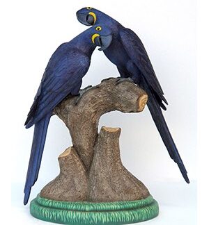 Hyacinth Macaw Lover 3ft. / Fiberglass